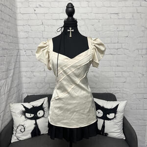 Y2K Le Chateau Cream Silky Blouse Sweetheart Neckline Ruched Cap Sleeves Sz M